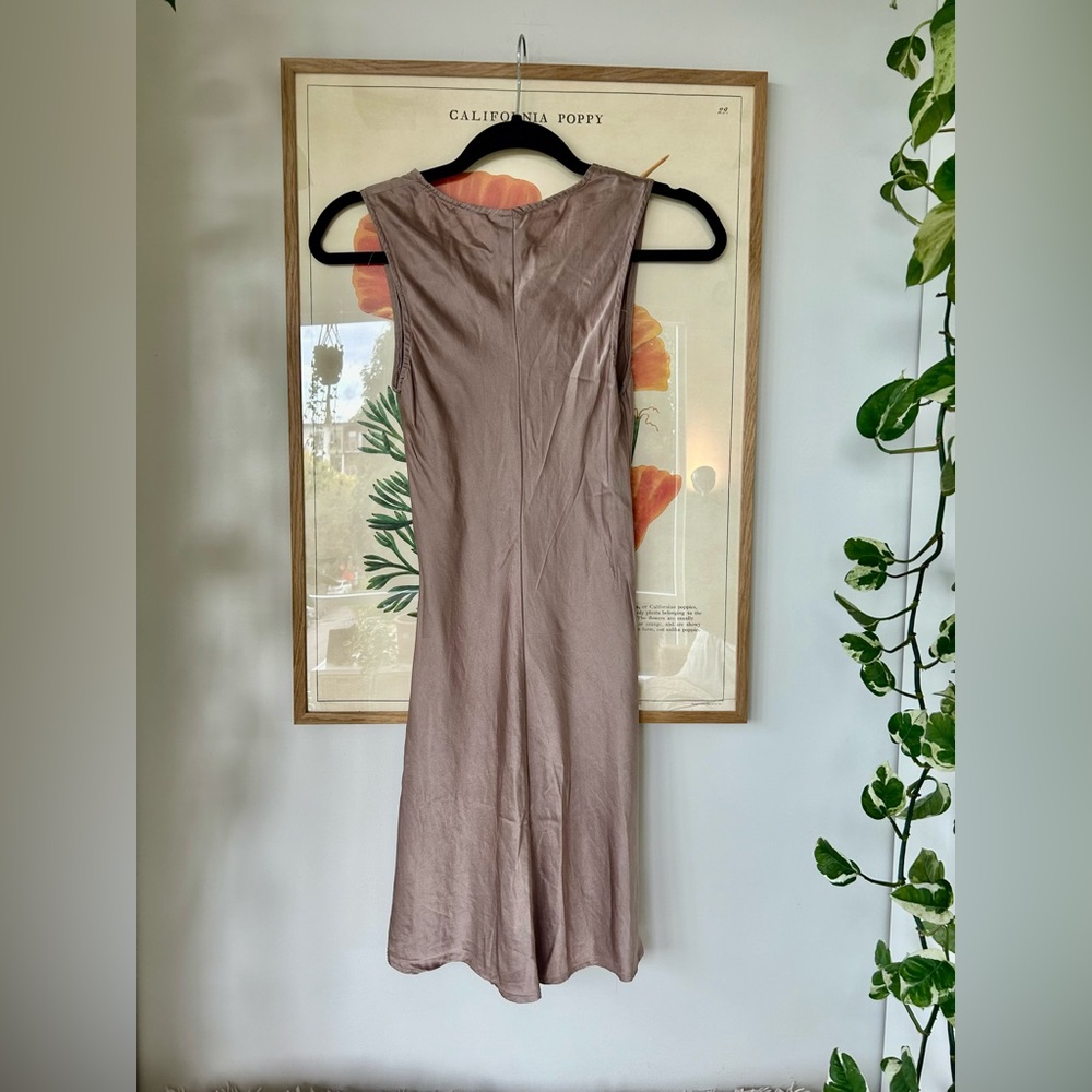 Simple Dress - Picture 4 of 5